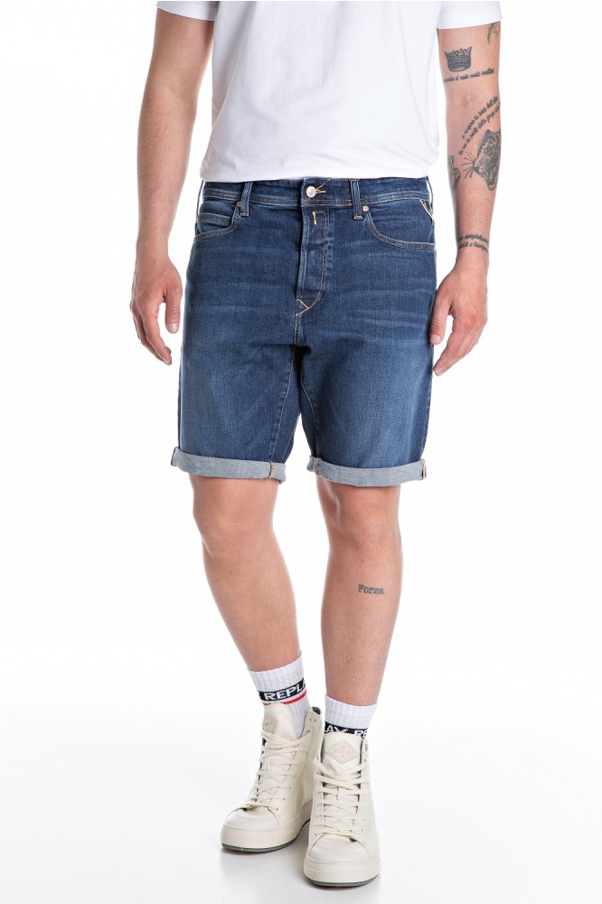 TAPERED SHORT MA981Y 000 573840 007